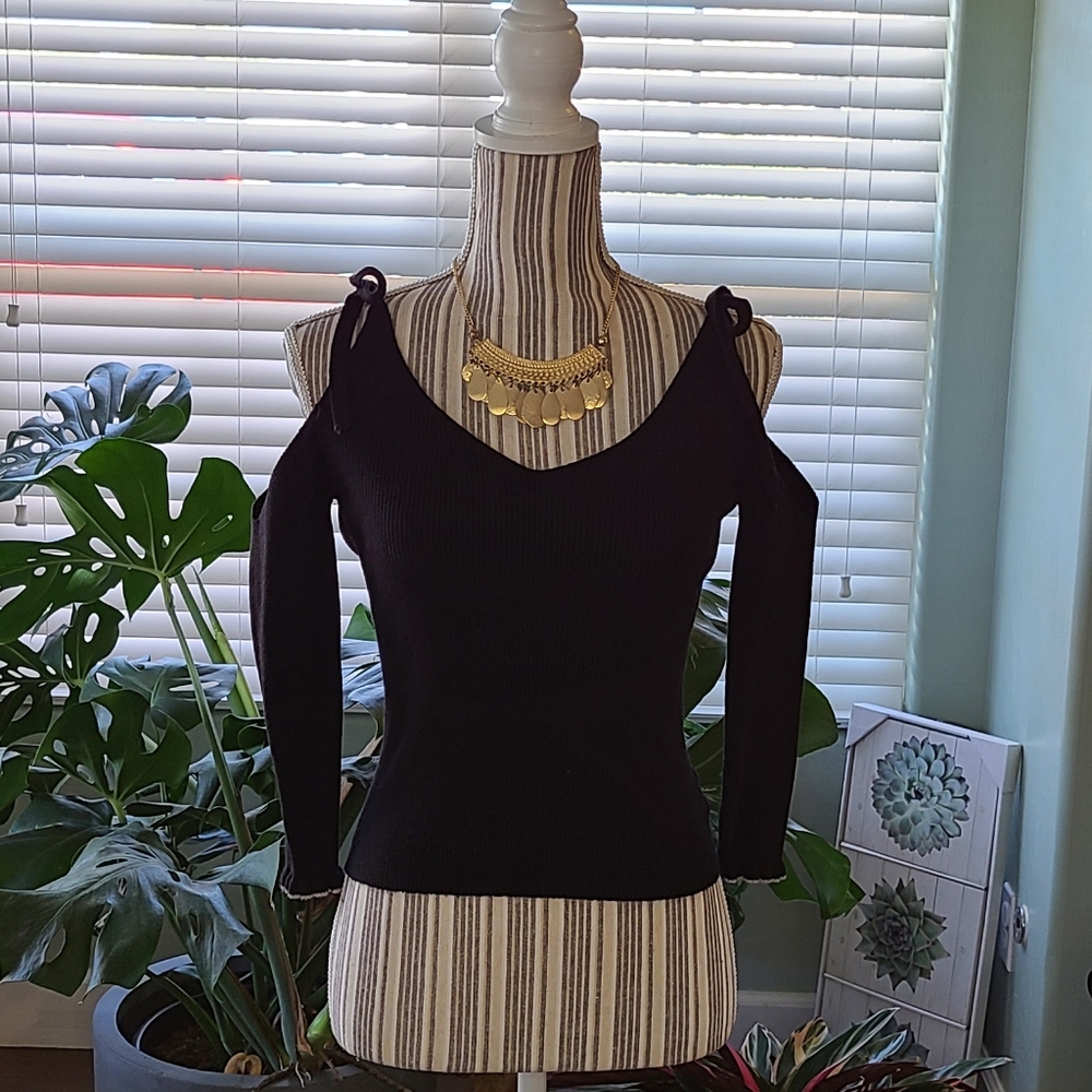 Off the Shoulder Crop Top in Black